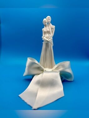 Source Unknown White Wedding Couple Figurine with Satin Bow